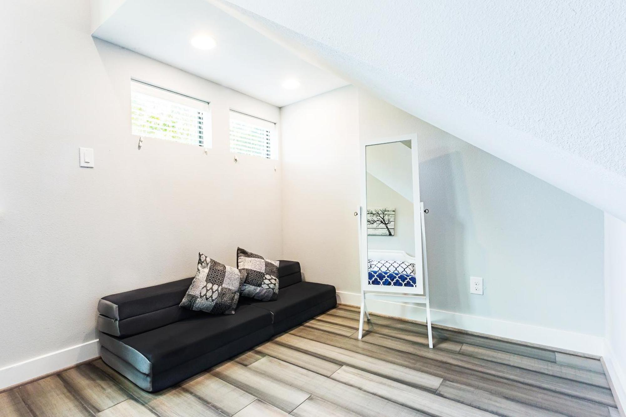 Montrose Guesthouse Suites By Dunyha Houston Exteriér fotografie